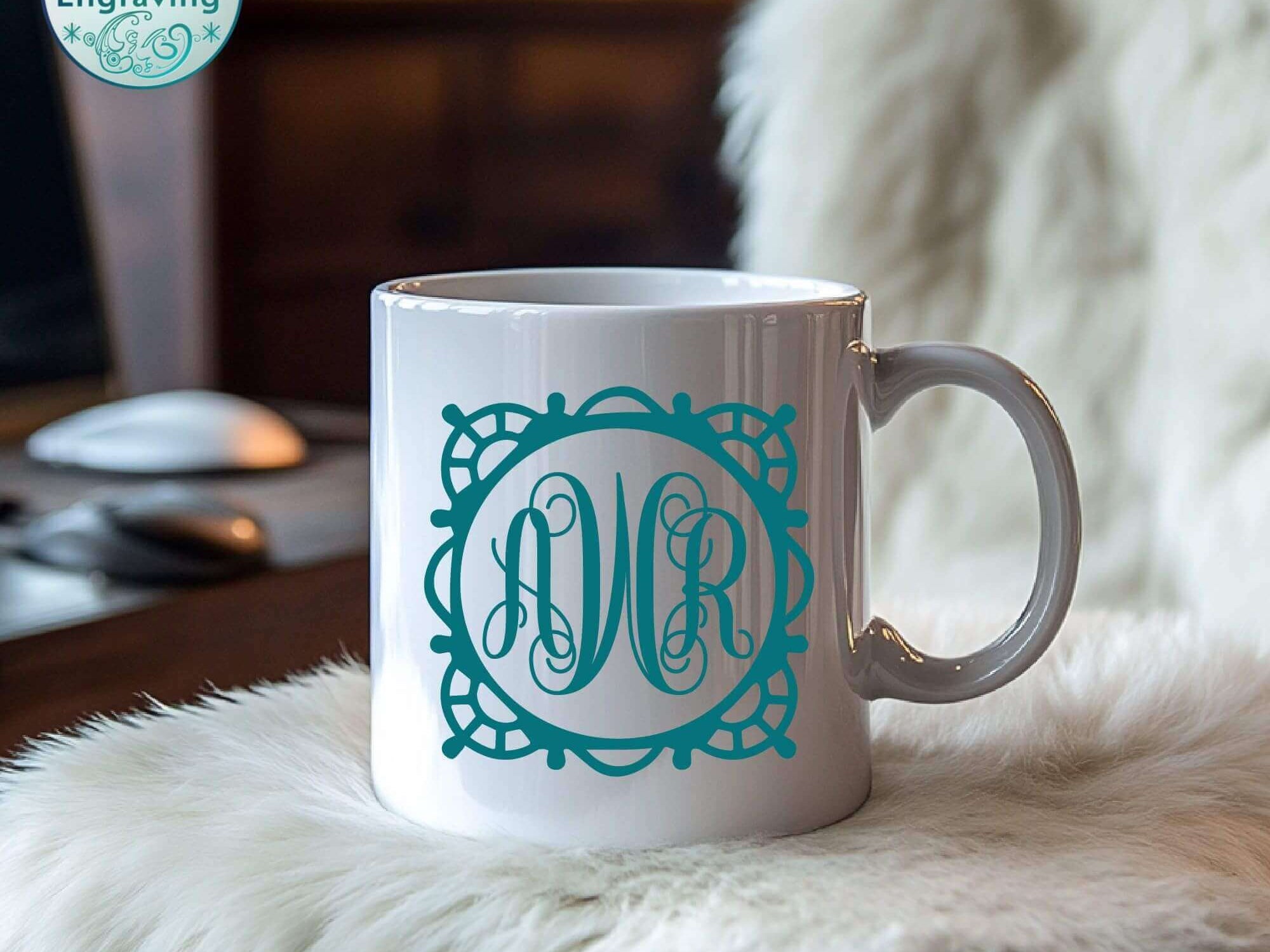 Personalized monogram sticker on a makeup brush holder – elegant and unique